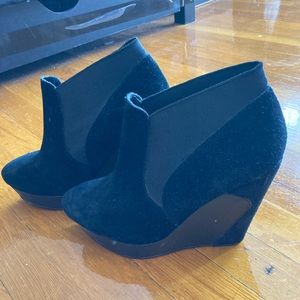 MRKT Leather Heel Ankle Boots. Size 8